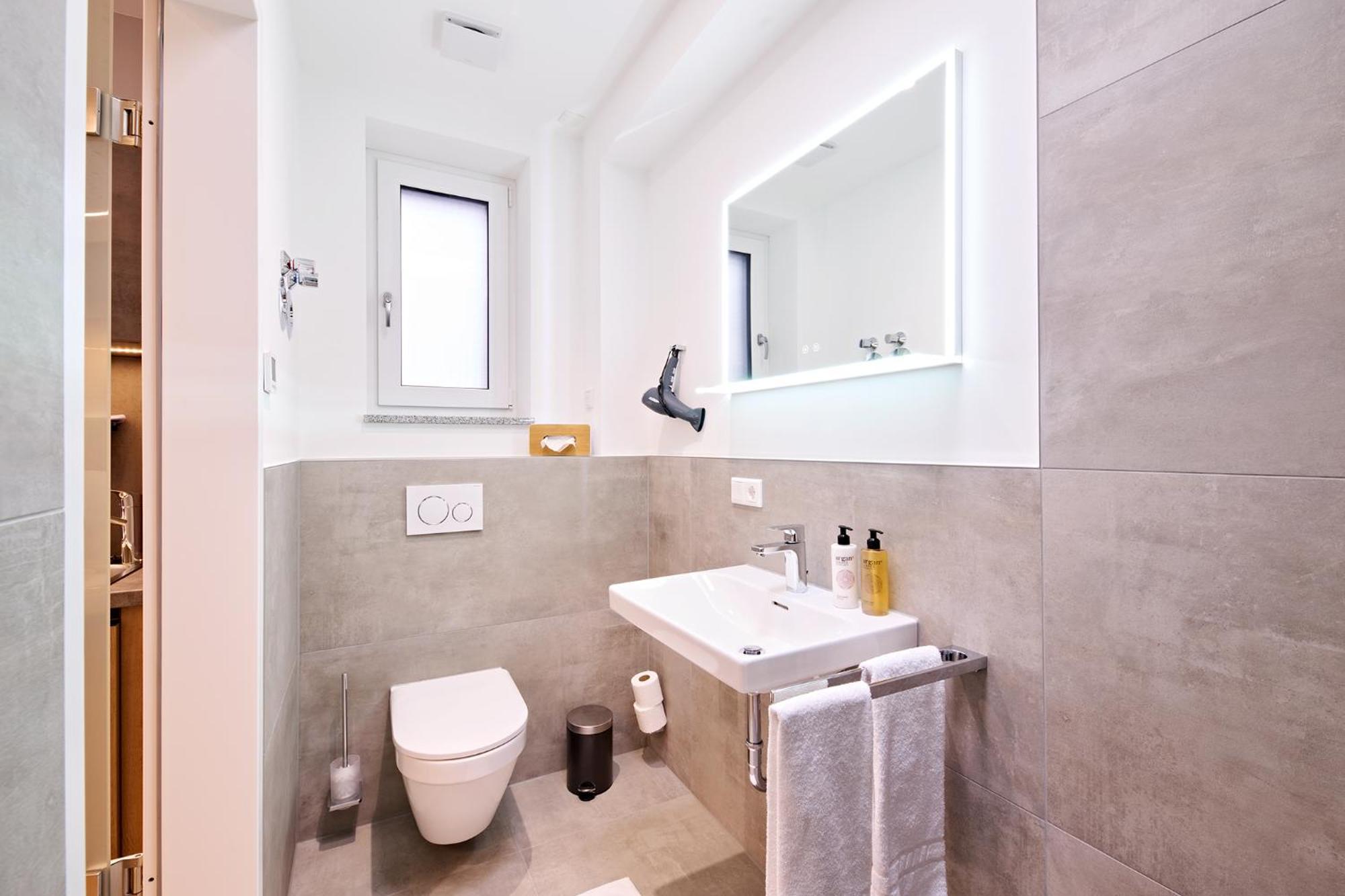 Xzllenz Traum Studio-Apartment, Frei-Parken, U-Bahn, Kueche Nuremberg Exterior photo